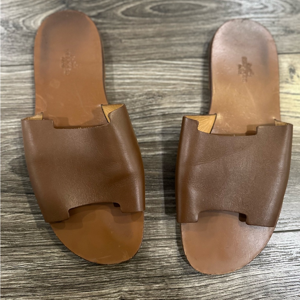 Hermès Men
Leather sandals